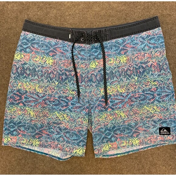 Quiksilver Shorts Mens 38 Board Swim Beach Surf SurfSilk Performance Geo Print - Picture 1 of 7